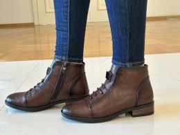 Botki damskie Sabatina DM 25-08 BR brown suwak gumka i ozdoby w cholewce